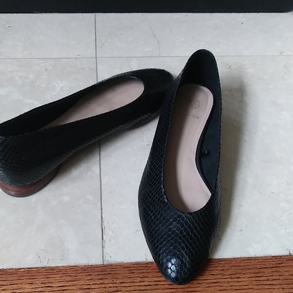 COPY - Massimo Dutti Black leather flats
